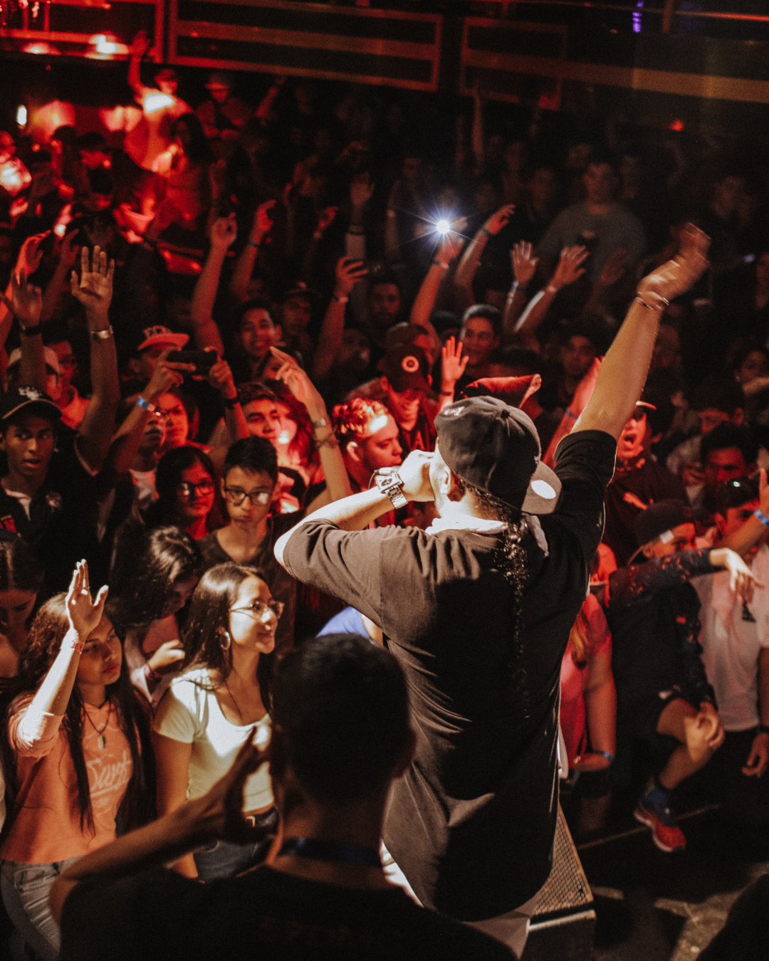 Les showcases en boîte de nuit : un phénomène devenu incontournable